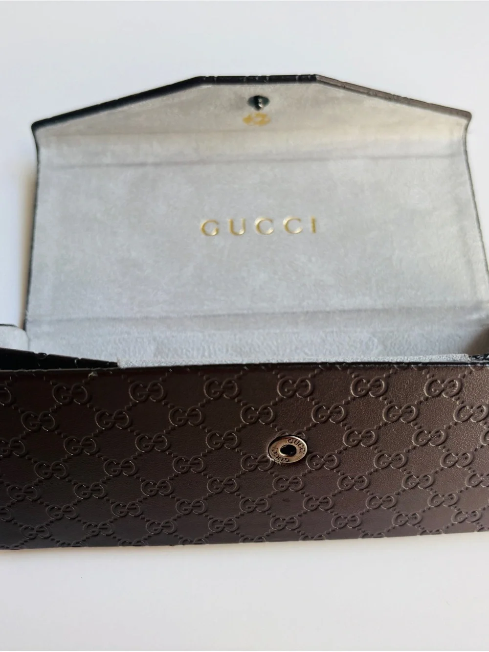 Gucci Men's Black Exterior Sunglass Case with Light Gray Suede Interior
